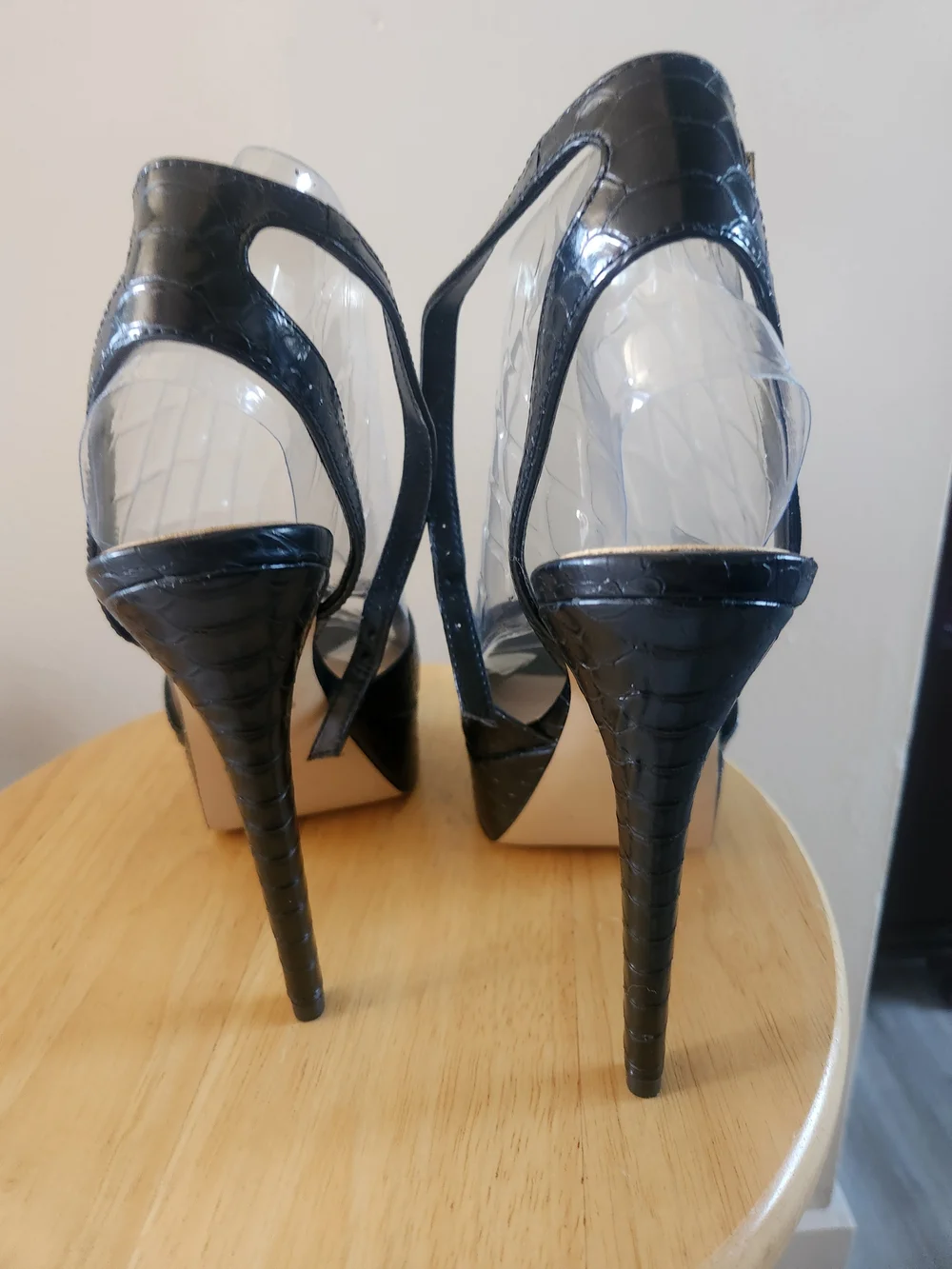 GORGEOUS ALDO Black Faux-Snakeskin Platform High Heels with Ankle Strap